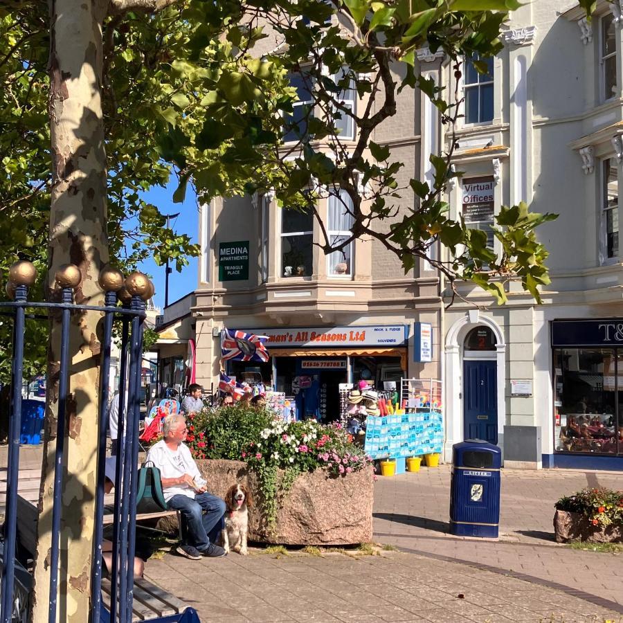 Customs * Teignmouth