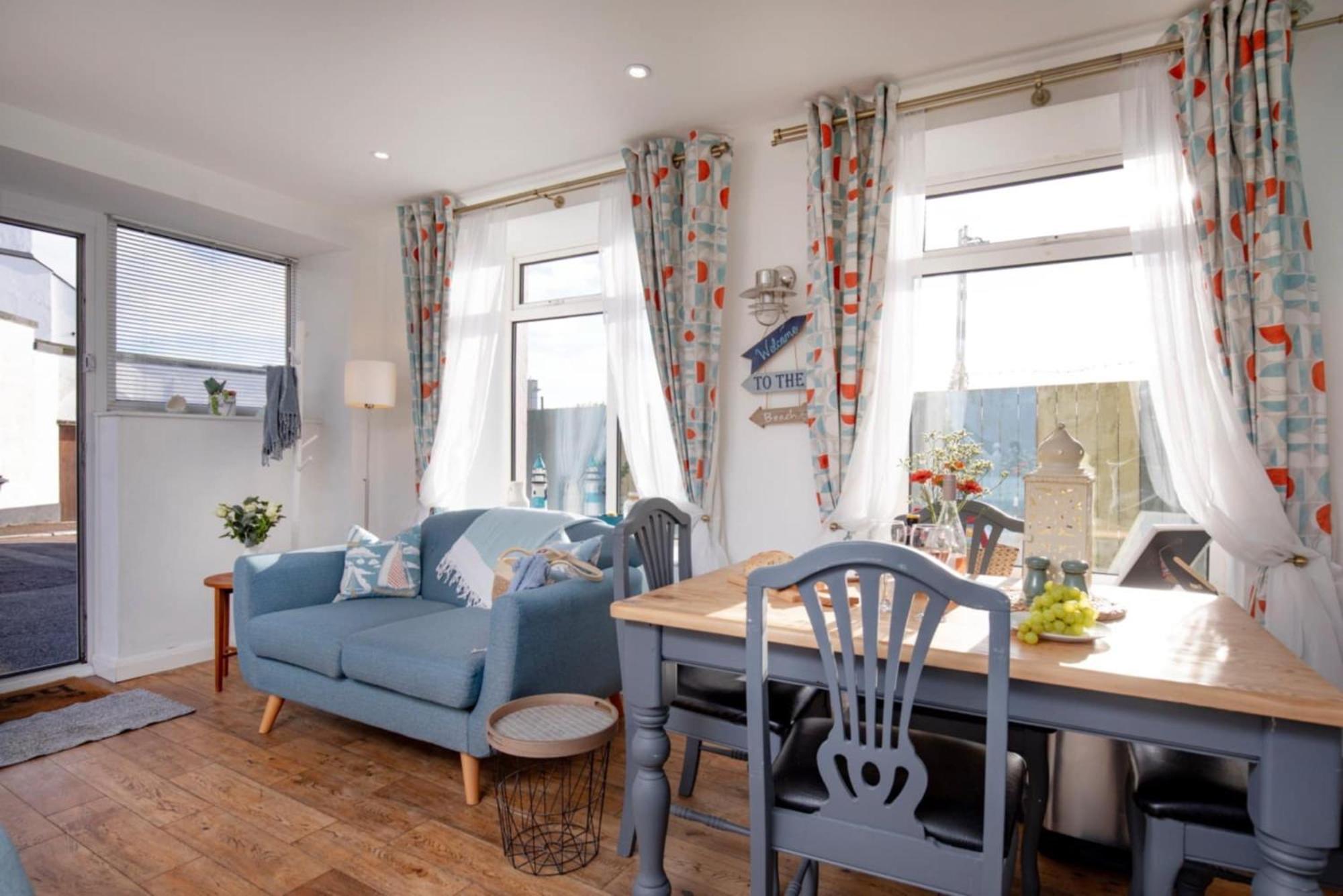 Holiday home Customs